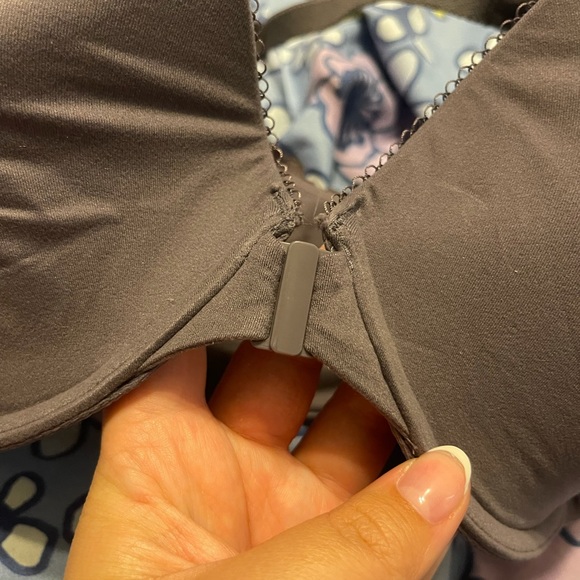 Victoria Secret Demi Bra - Picture 3 of 6